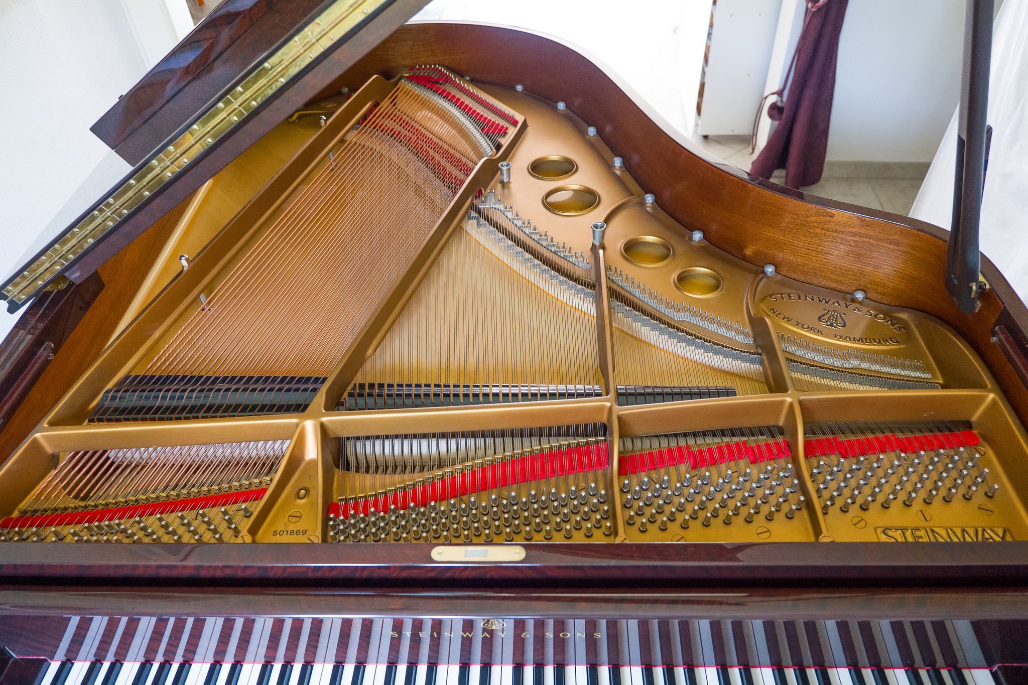 Steinway frame strings and serial number